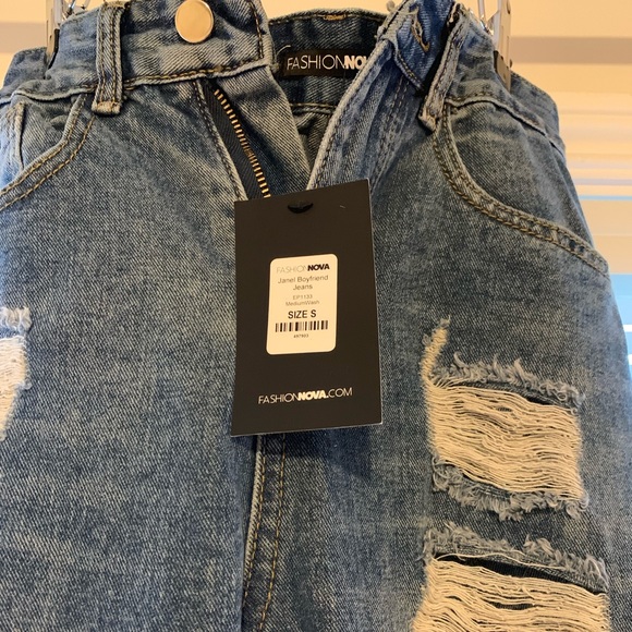 Fashion Nova Blue Distressed Boyfriend Jeans - Picture 4 of 4